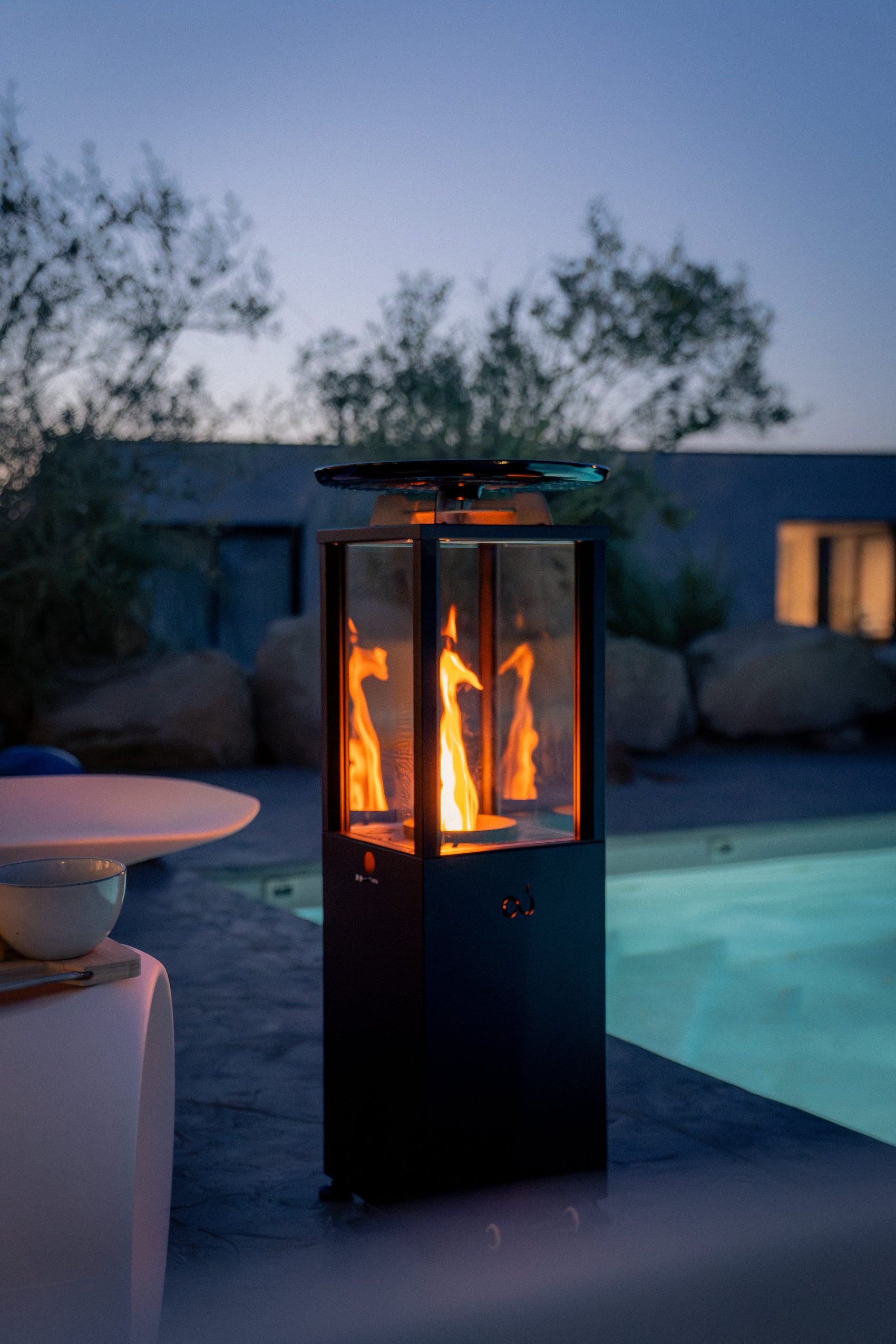 Brasero d’ambiance aux pellets avec plancha de cuisson Roma